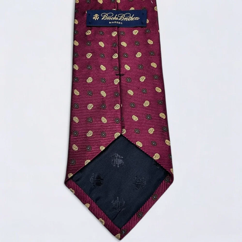 Brooks Brothers Necktie Adult Burgundy Silk Medallion Paisley Made In USA